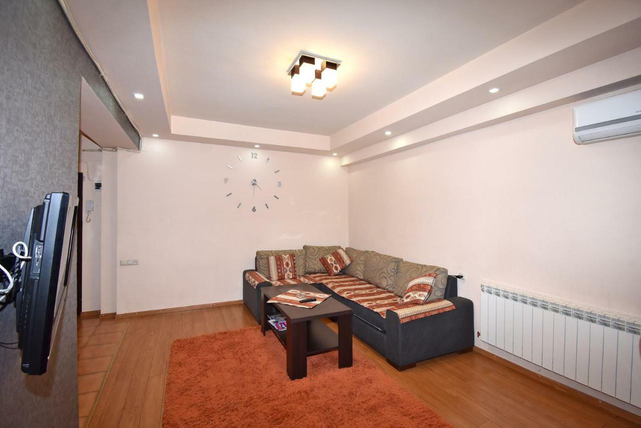 Apartments In Center Of Yerevan,Koghbatsi 1A Street 외부 사진