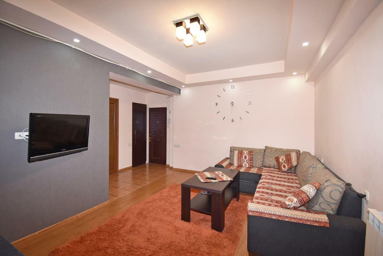 Apartments In Center Of Yerevan,Koghbatsi 1A Street 외부 사진
